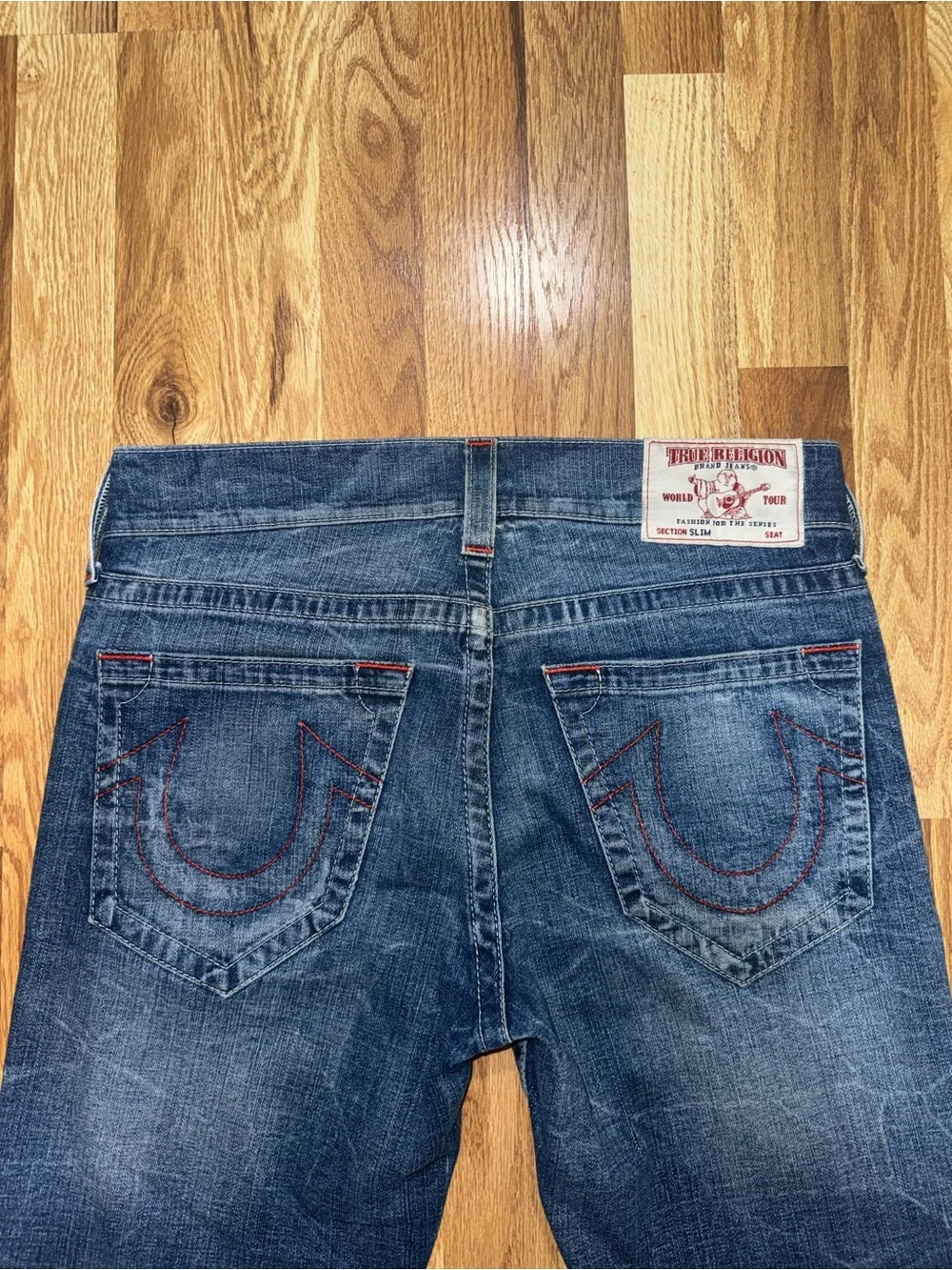 True Religion Men’s Slim Straight Jeans Size 32 Medium Wash Red Stitch Denim